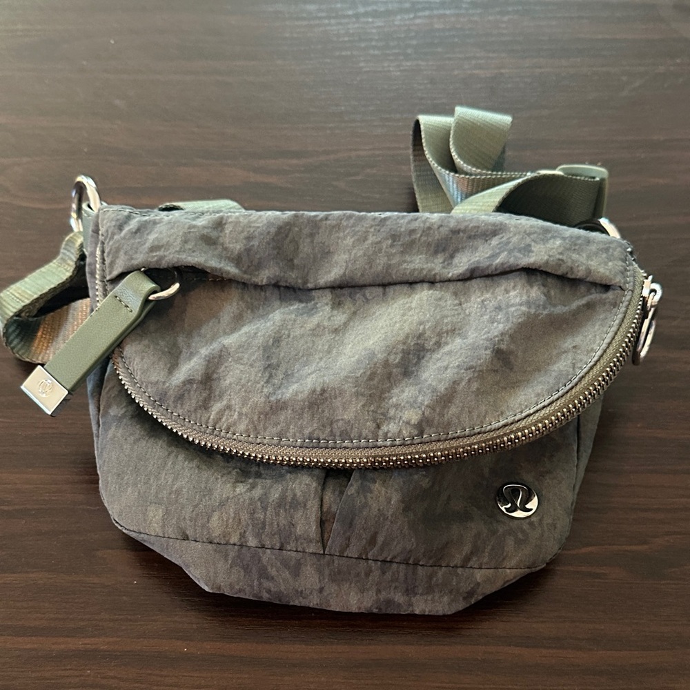 lululemon athletica all night festival bag micro. Aquila green twill